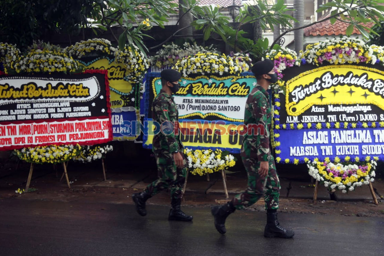 Karangan Bunga Penuhi...