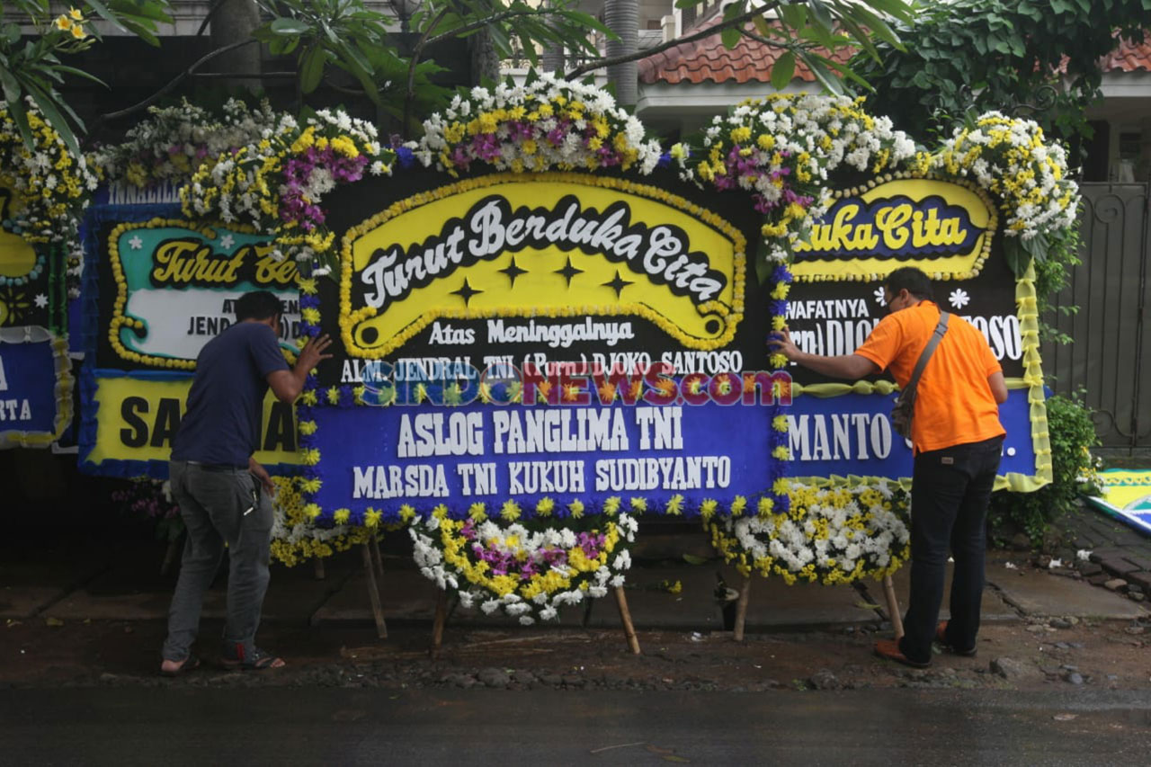 Karangan Bunga Penuhi...