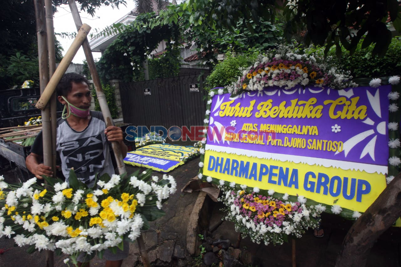 Karangan Bunga Penuhi...