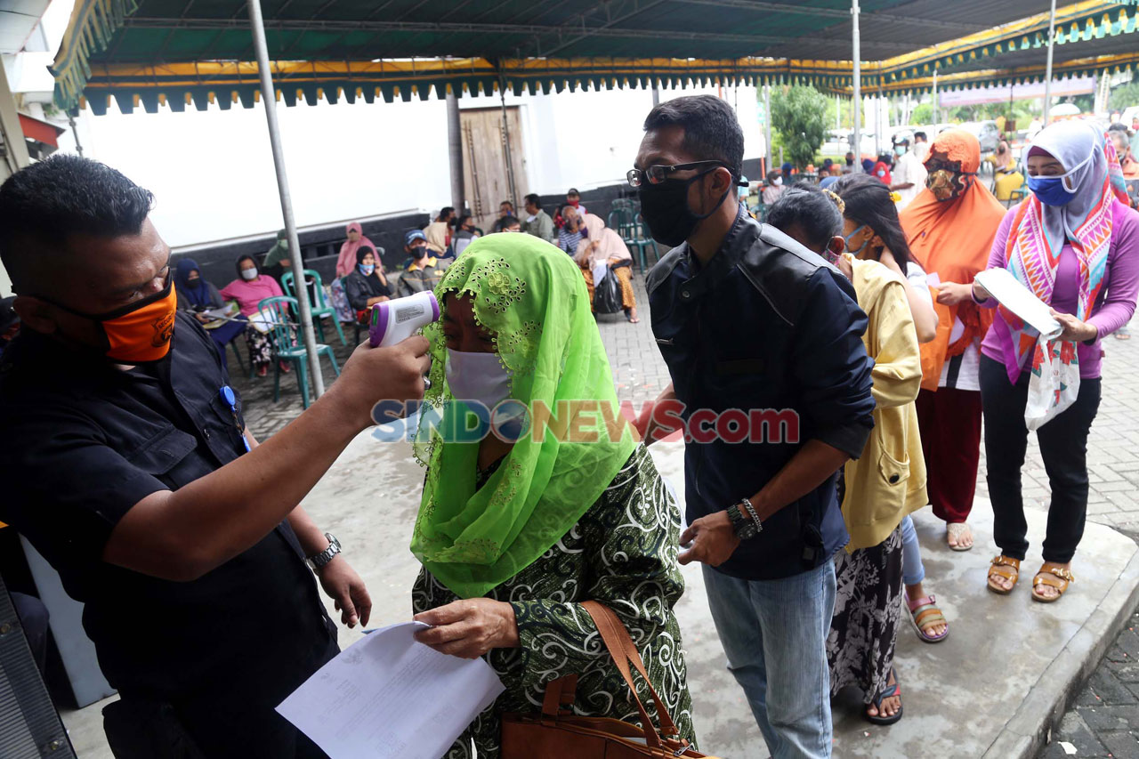Bansos Tunai Mulai Disalurkan...