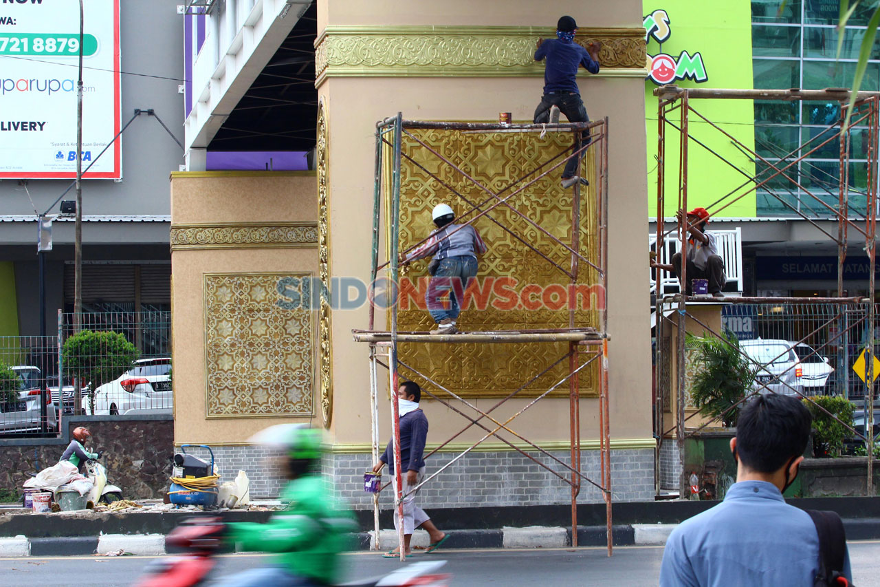 Pemasangan Ornamen di...