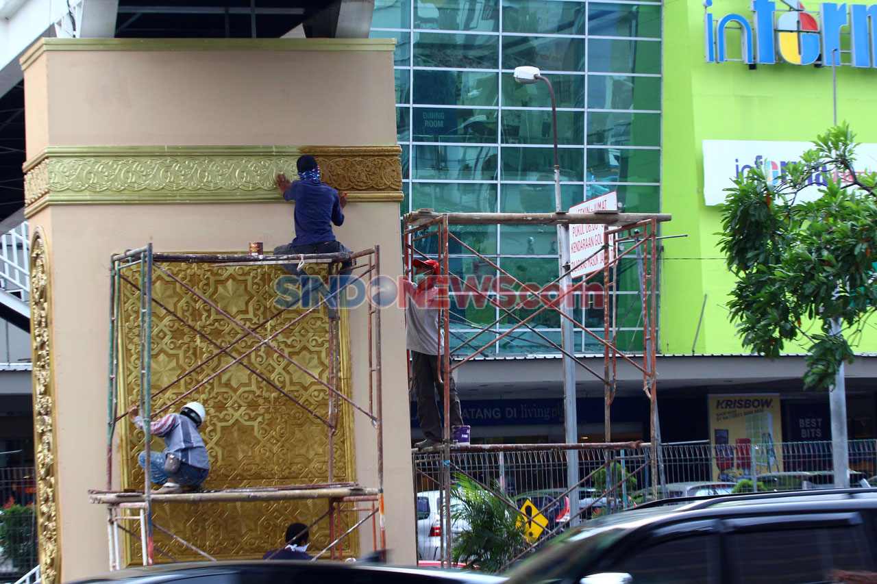 Pemasangan Ornamen di...