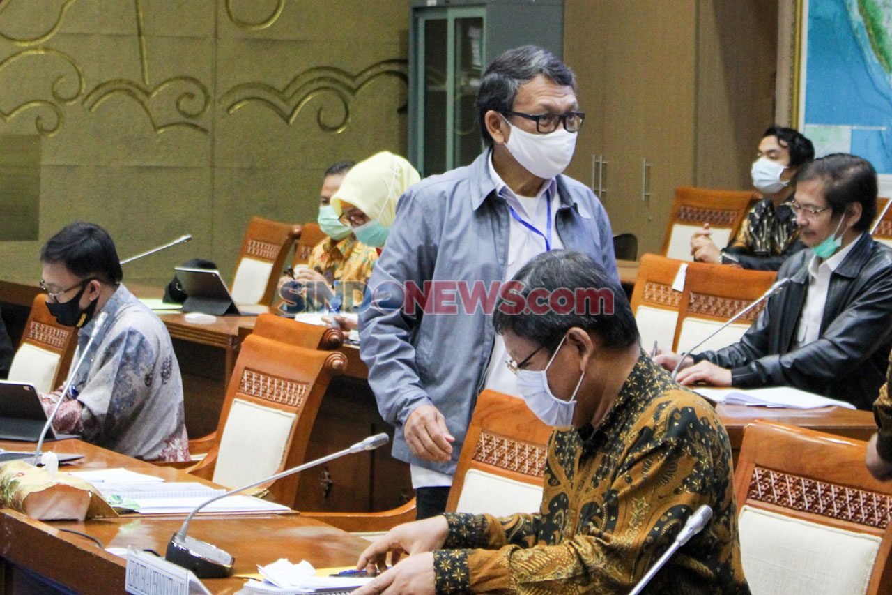 Menteri ESDM Rapat Kerja...