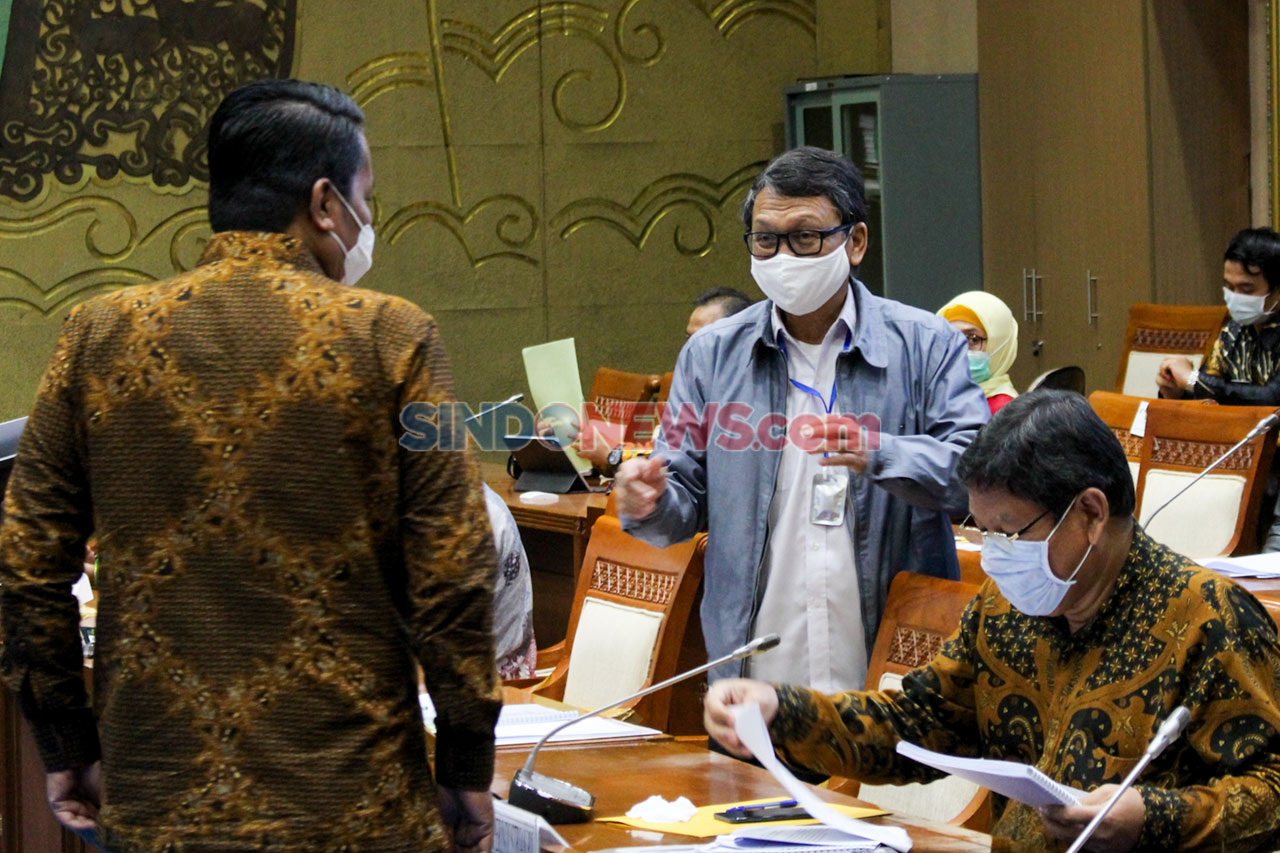 Menteri ESDM Rapat Kerja...