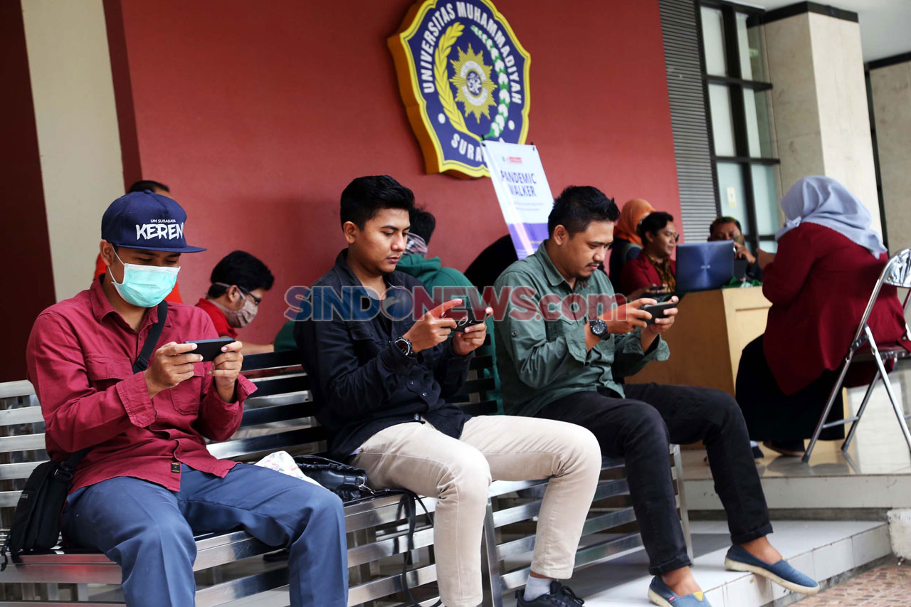 Mahasiswa UMSurabaya...