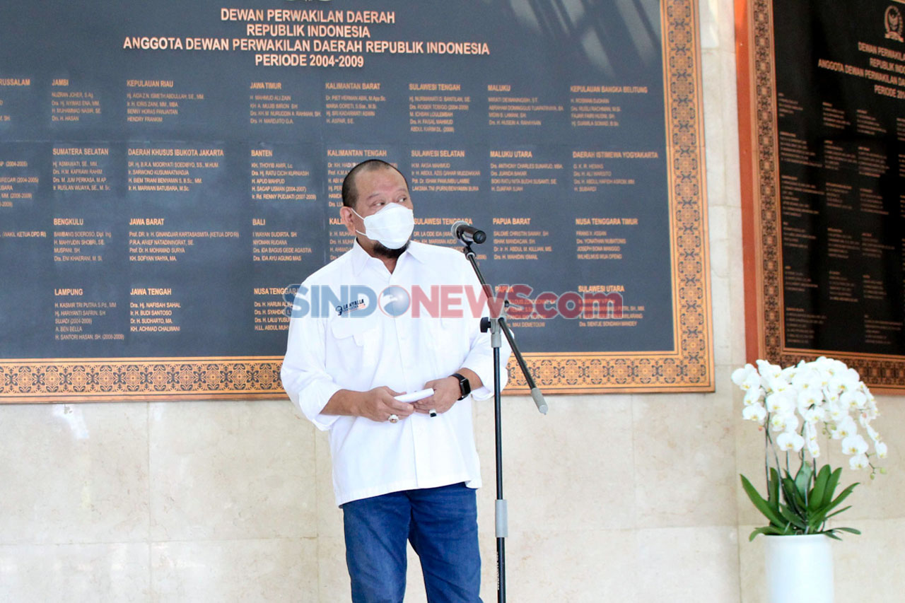 Ketua DPD Berikan THR...