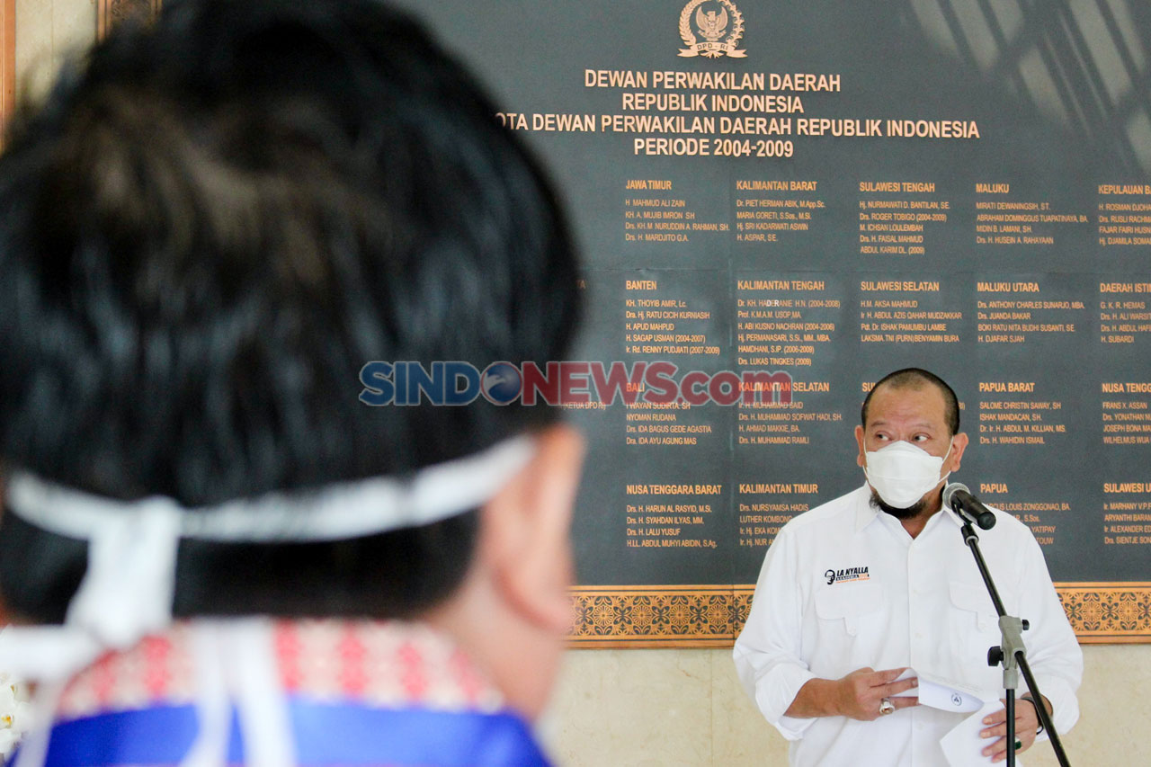 Ketua DPD Berikan THR...