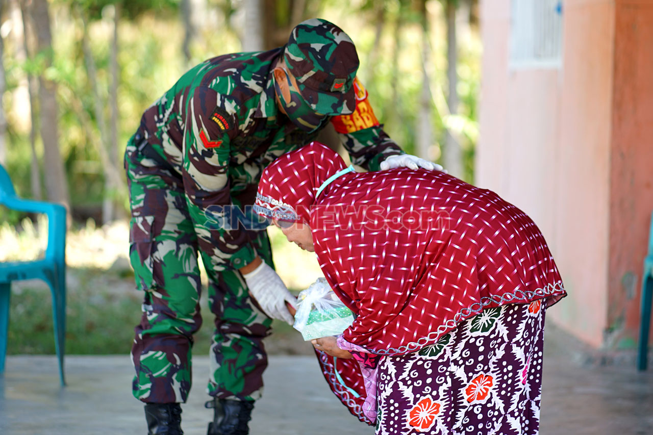 Seorang Babinsa di Gorontalo...