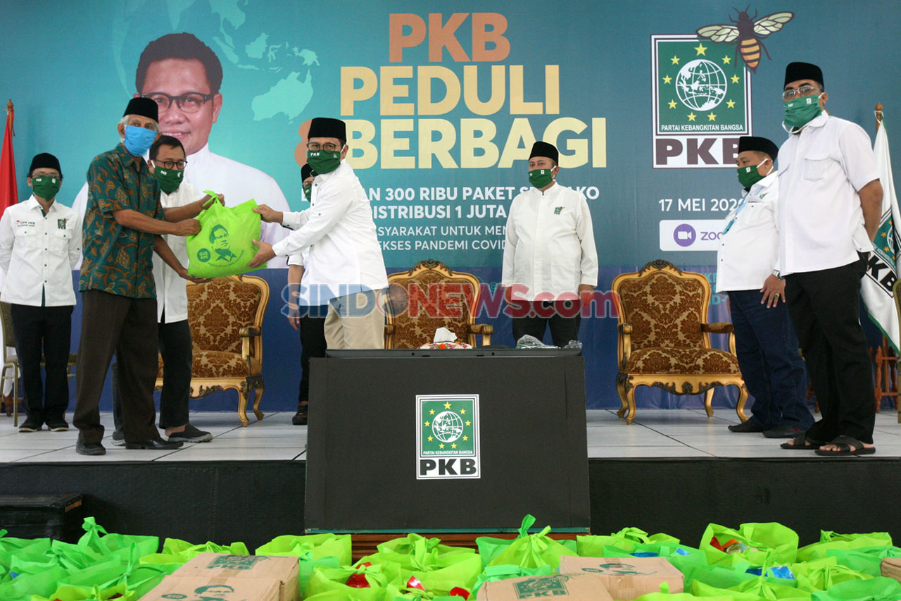 PKB Serahkan Bantuan...