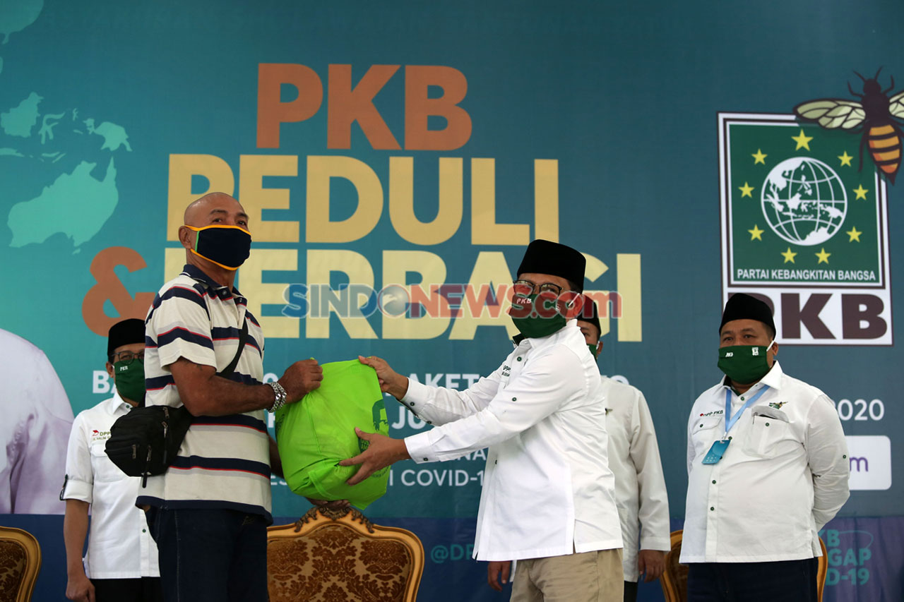 PKB Serahkan Bantuan...