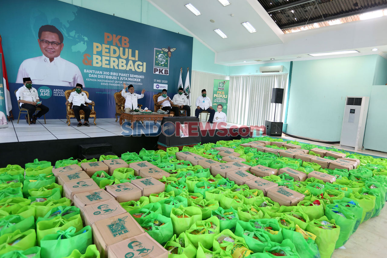 PKB Serahkan Bantuan...