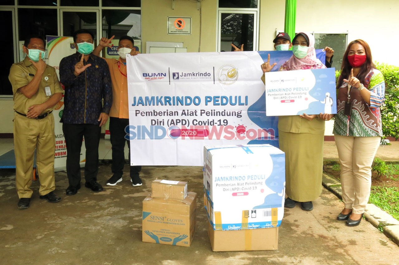 Jamkrindo Serahkan Bantuan...