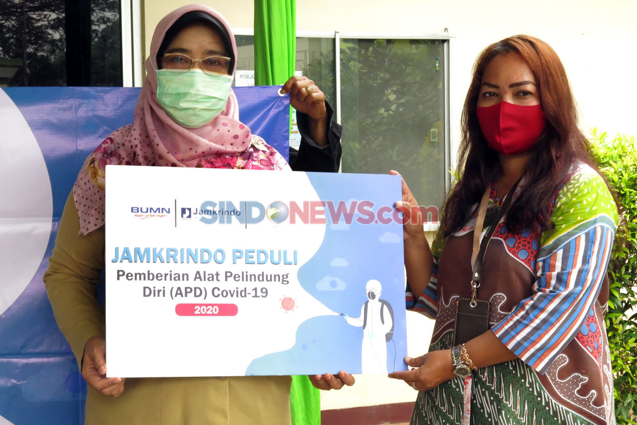 Jamkrindo Serahkan Bantuan...