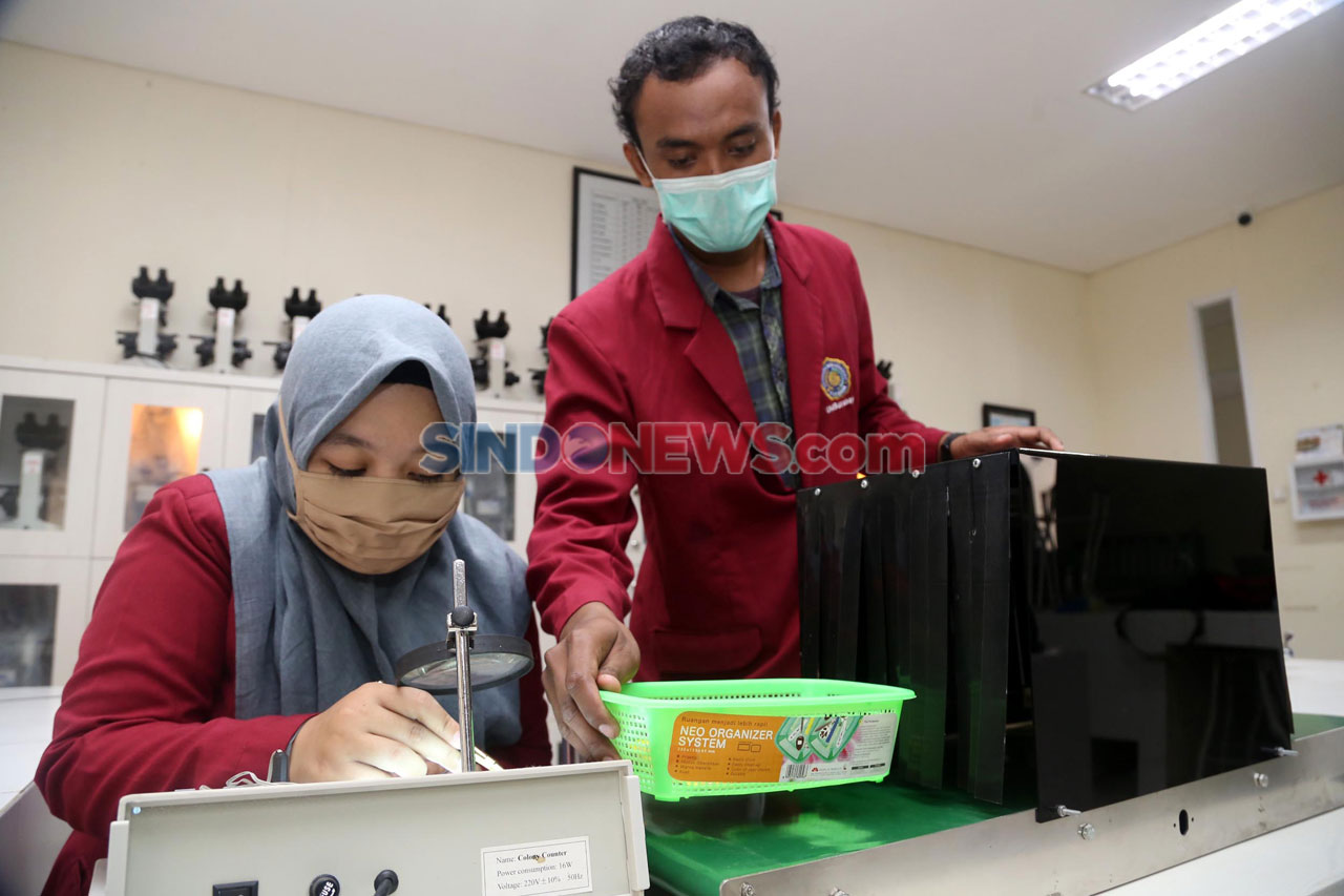 Mahasiswa UM Surabaya...