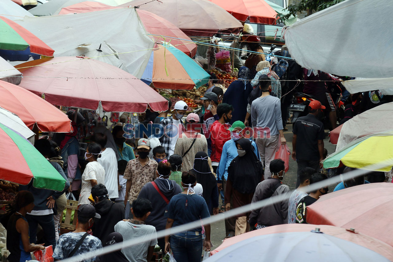 Abaikan PSBB, Pasar...