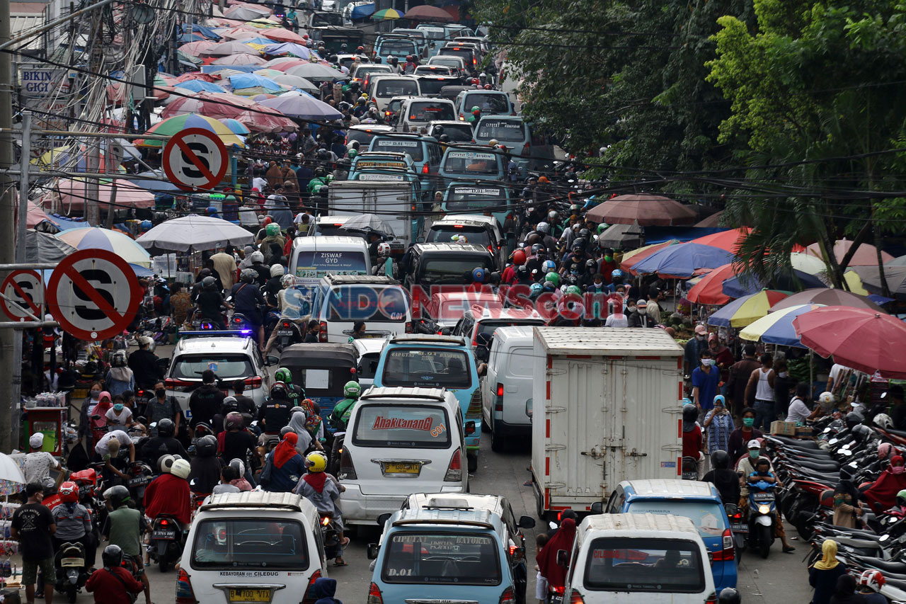Abaikan PSBB, Pasar...