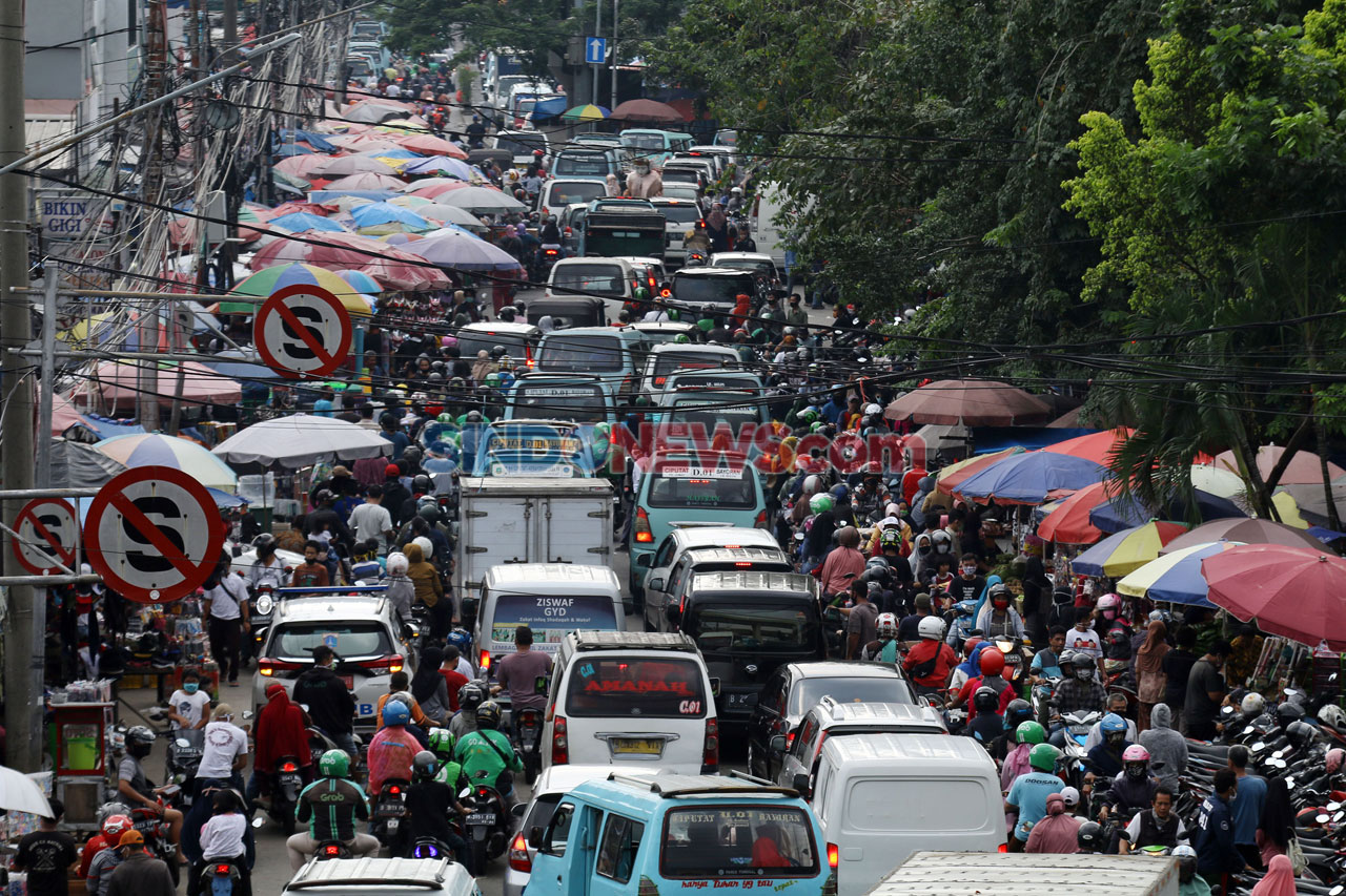 Abaikan PSBB, Pasar...
