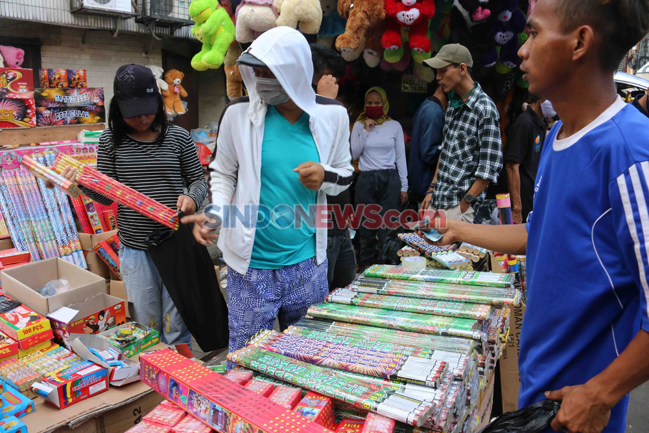 Berburu Petasan Jelang...