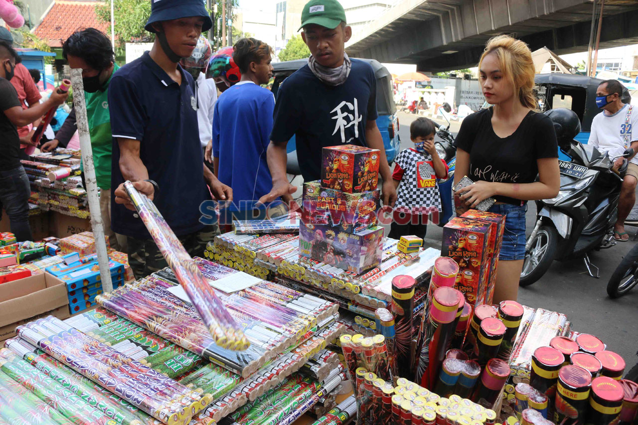 Berburu Petasan Jelang...