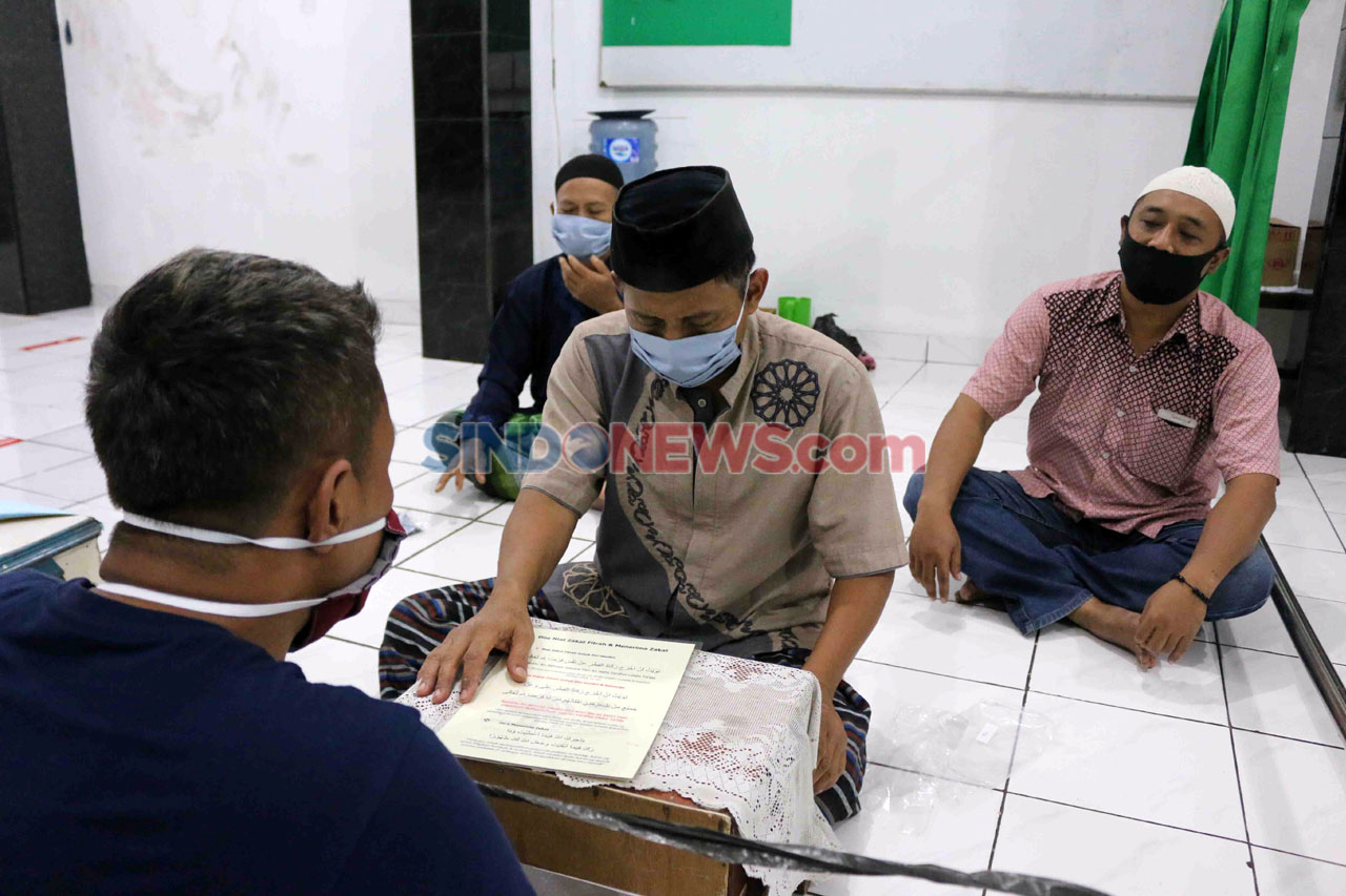 Terapkan Social Distancing,...
