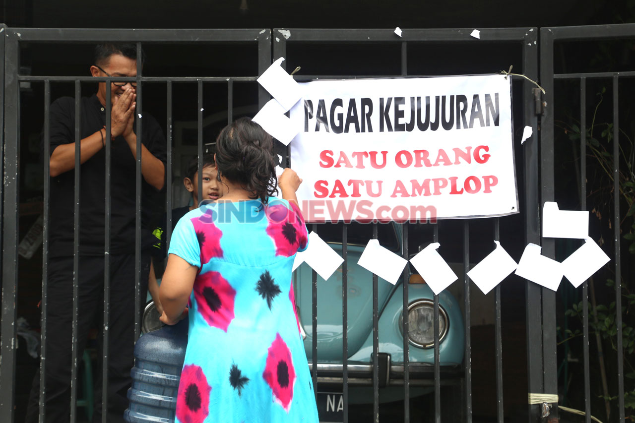 Cara Unik Berbagi Amplop...