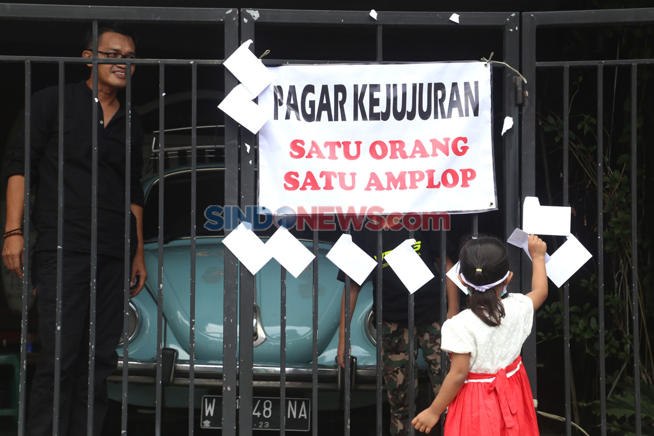 Cara Unik Berbagi Amplop...