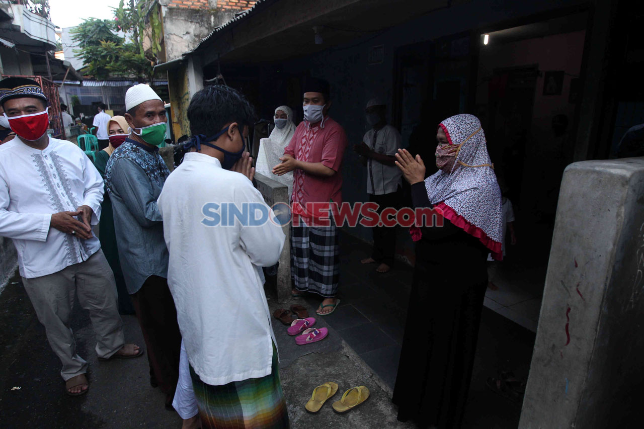 Pandemi Covid-19, Warga...