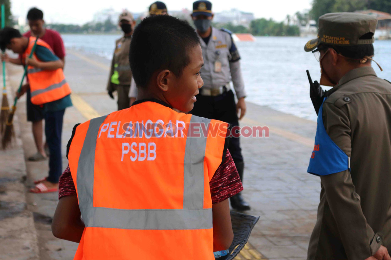 Satpol PP Gelar Razia...