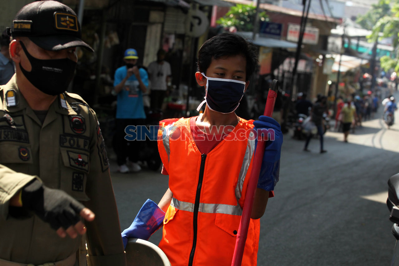 Pelanggar PSBB di Pasar...