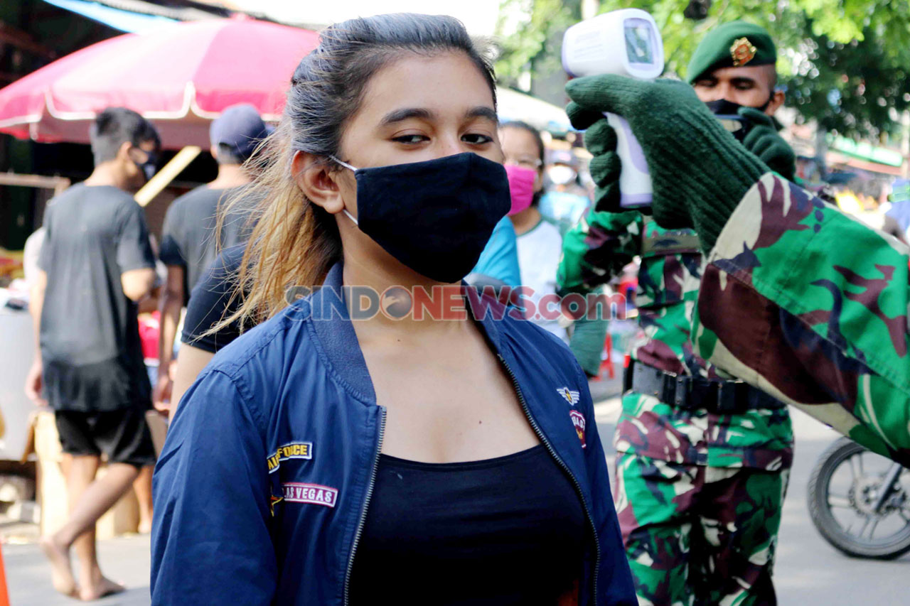 Anggota TNI Periksa...