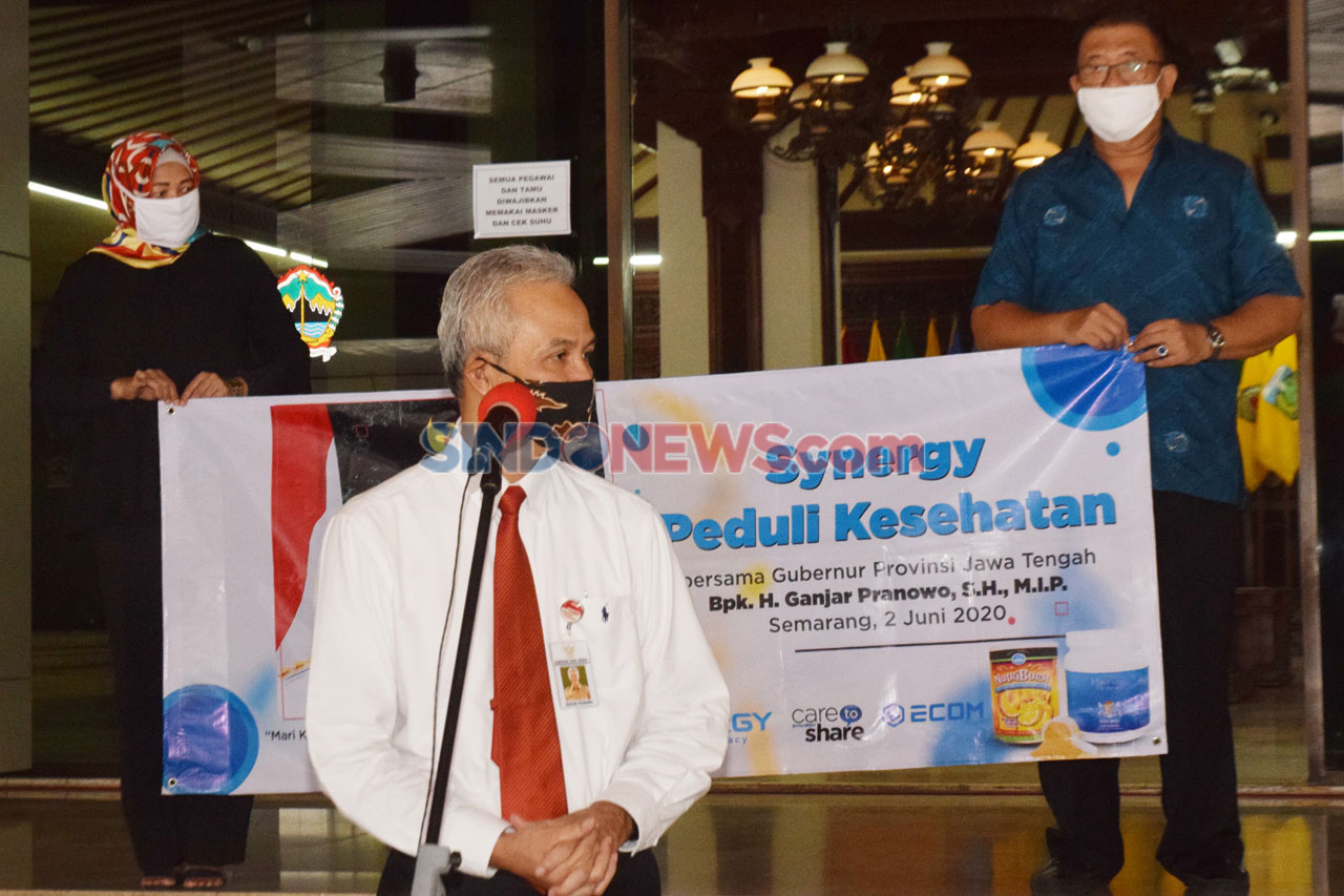 Gubernur Jateng Terima...