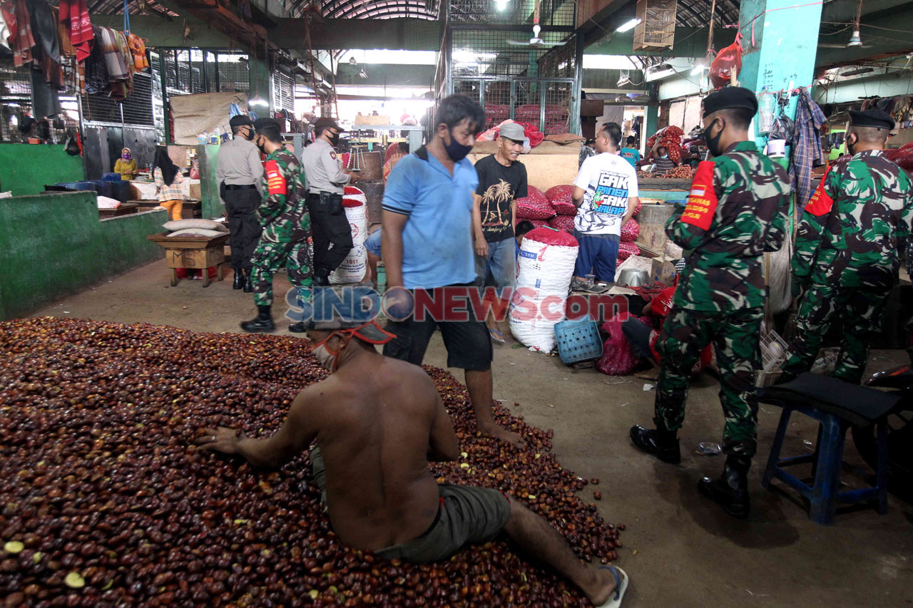 Pedagang Pasar Induk...