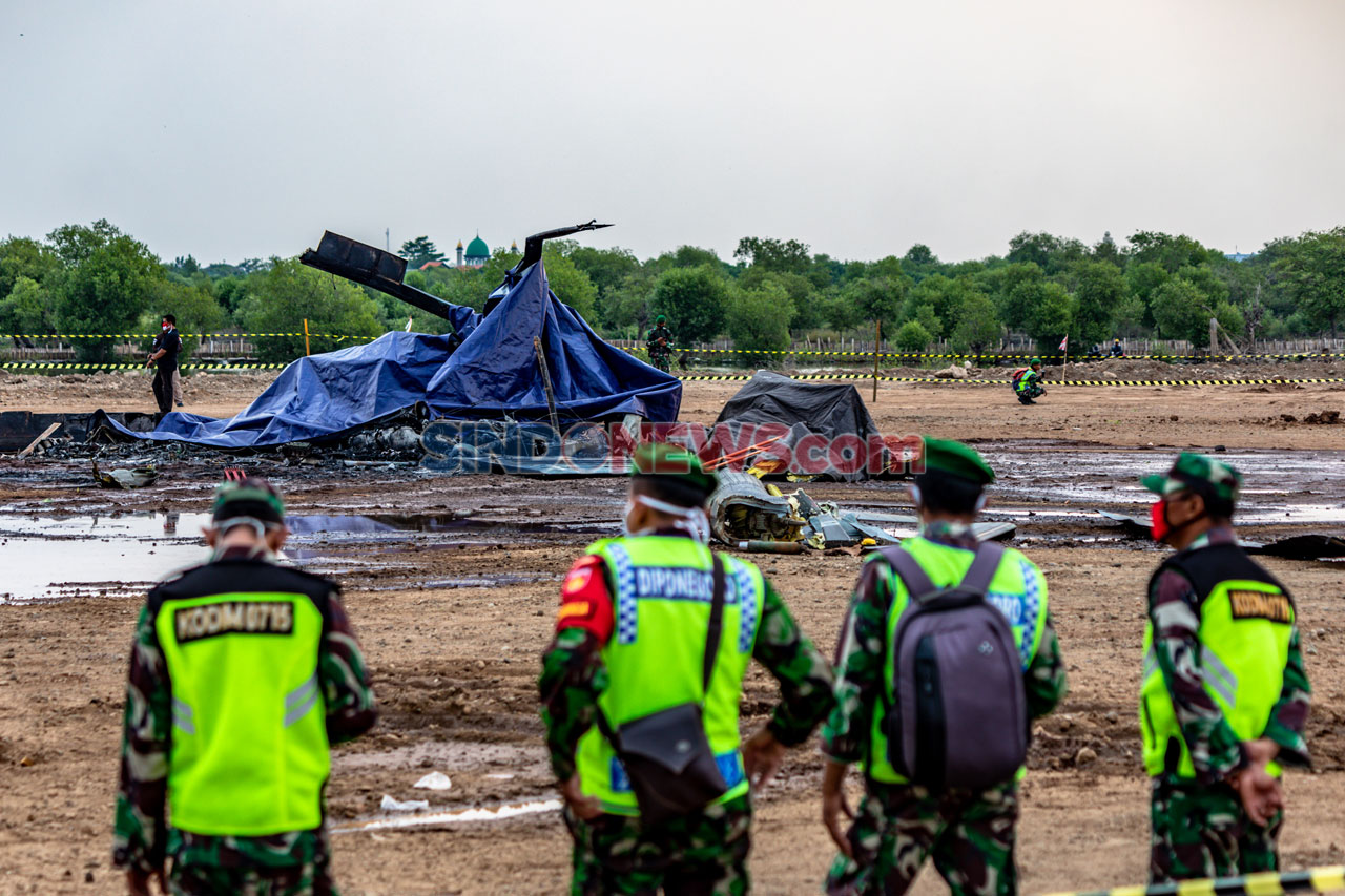 Helikopter Jatuh di...