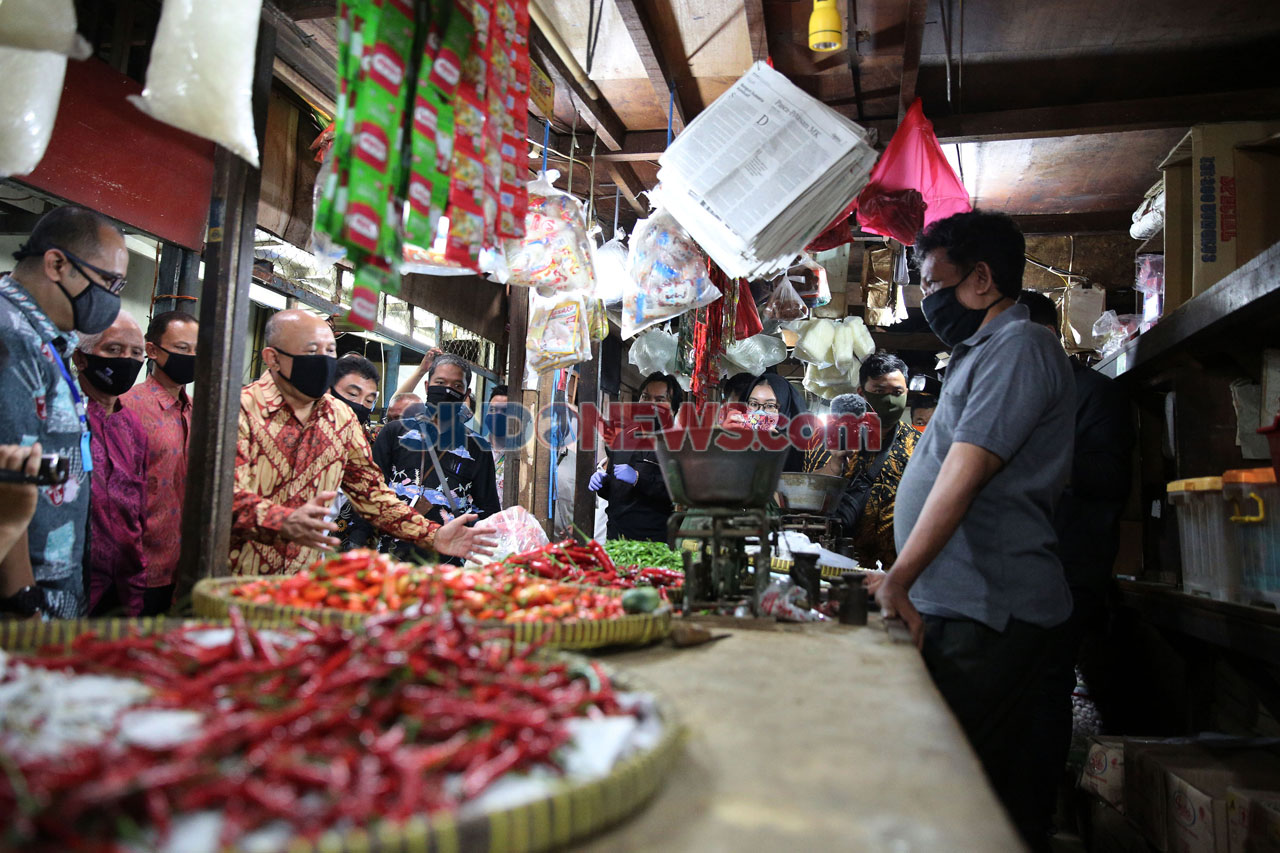 Menkop UKM Tinjau Pasar...