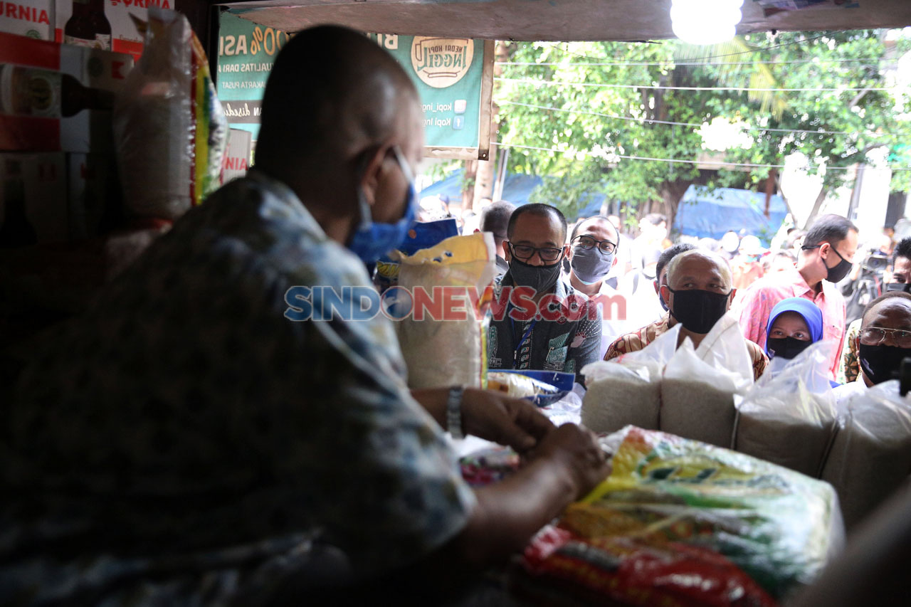 Menkop UKM Tinjau Pasar...