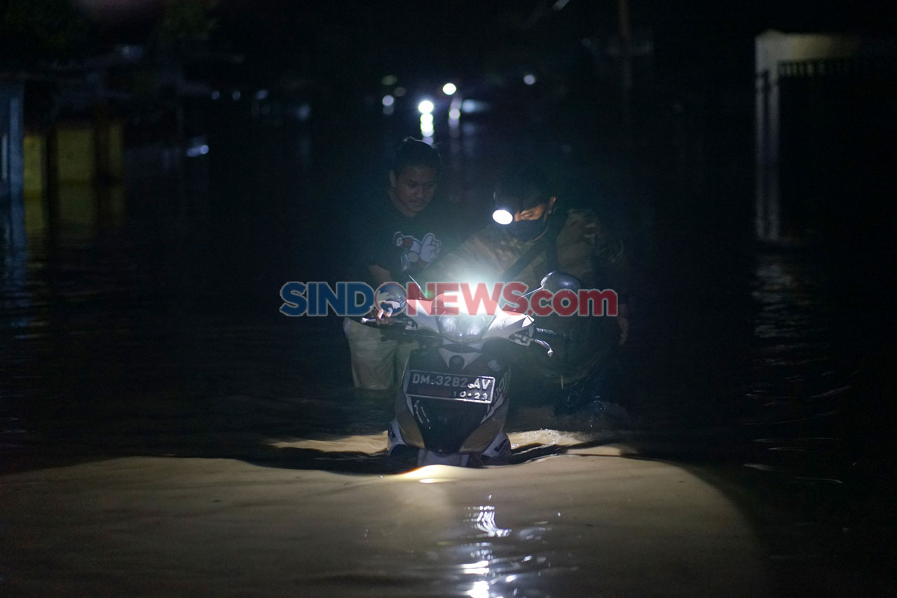 Banjir Hingga 1,5 Meter...