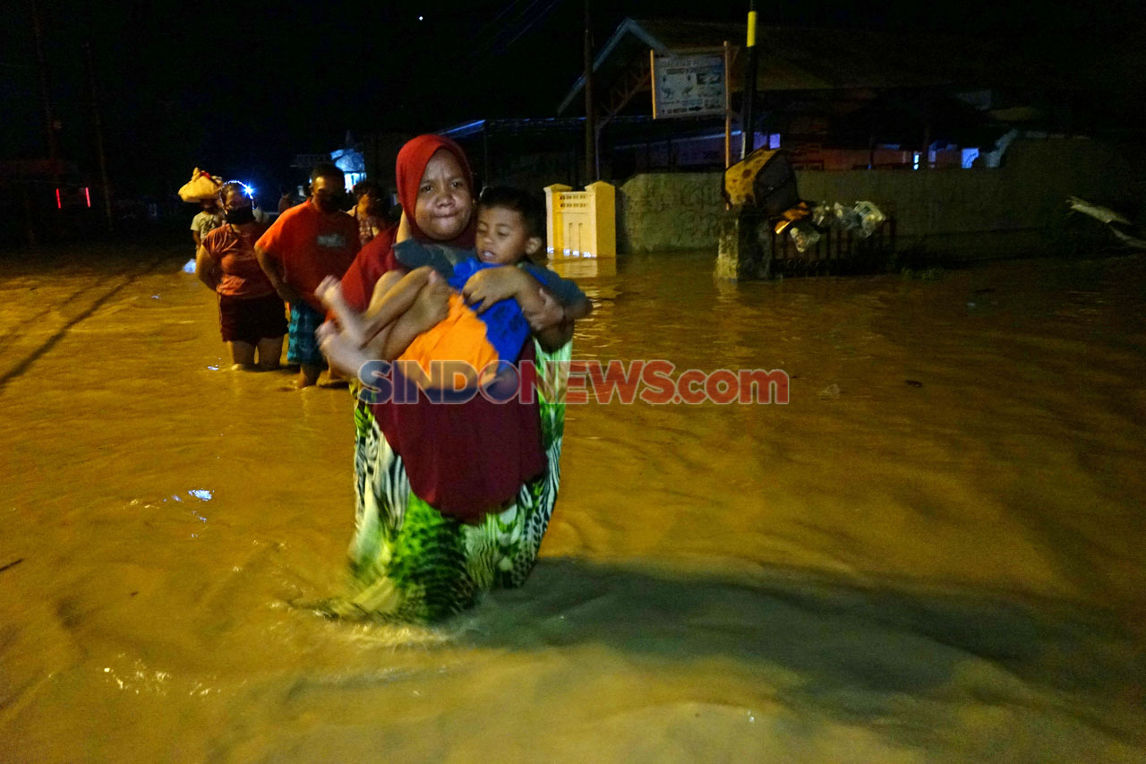 Banjir Hingga 1,5 Meter...