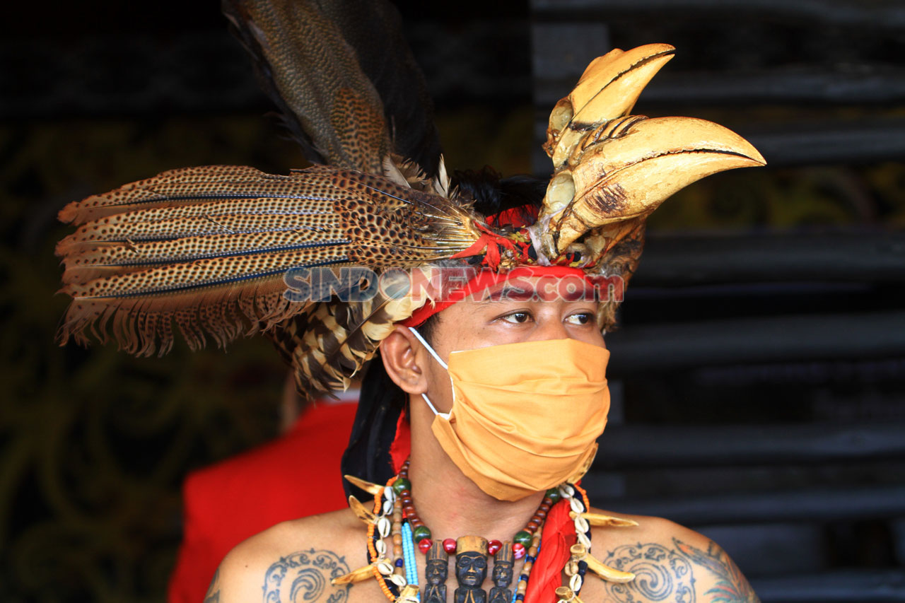 Suku Dayak Kanayatn...