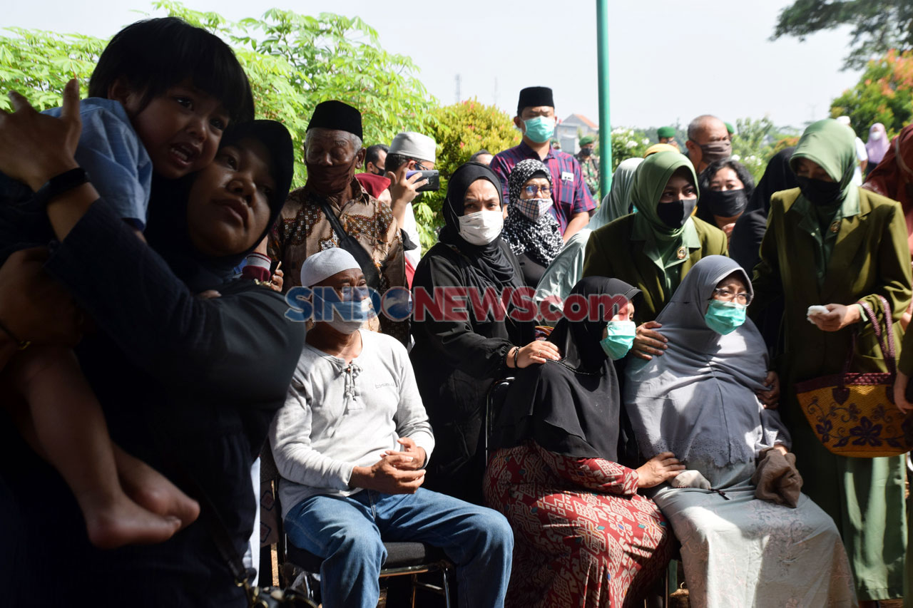 Suasana Haru Iringi...