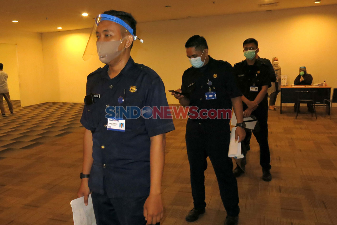 Ratusan Karyawan Central...