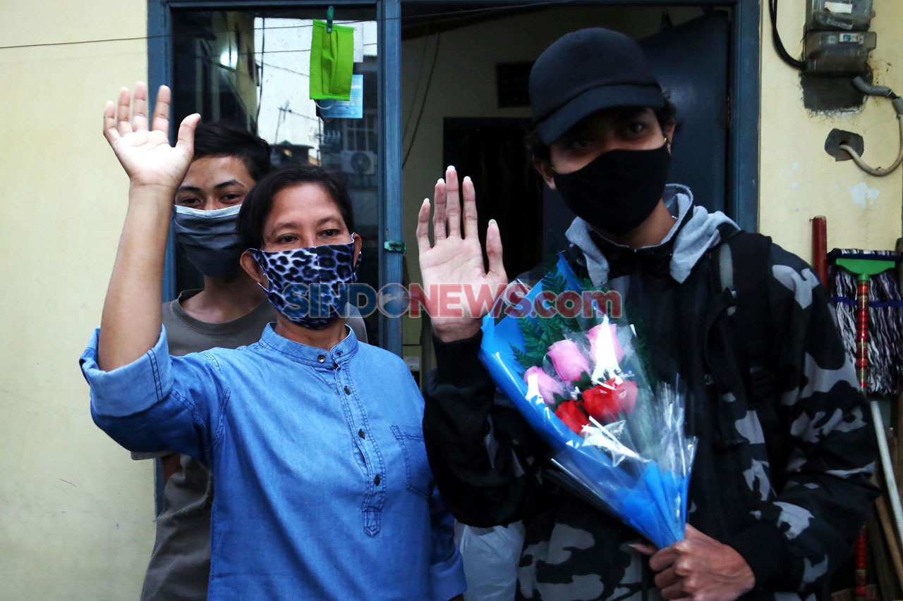 Warga Surabaya Sambut...
