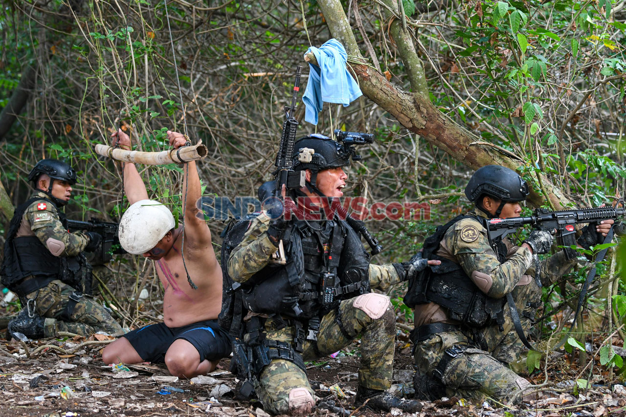 Latihan Peperangan Laut...