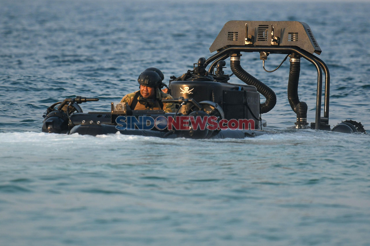 Latihan Peperangan Laut...