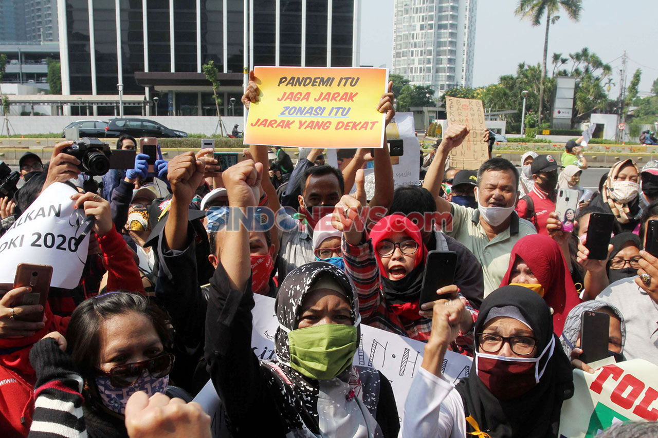 Orang Tua Murid Demo...