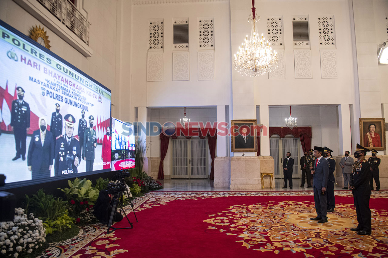 Presiden Jokowi Pimpin...