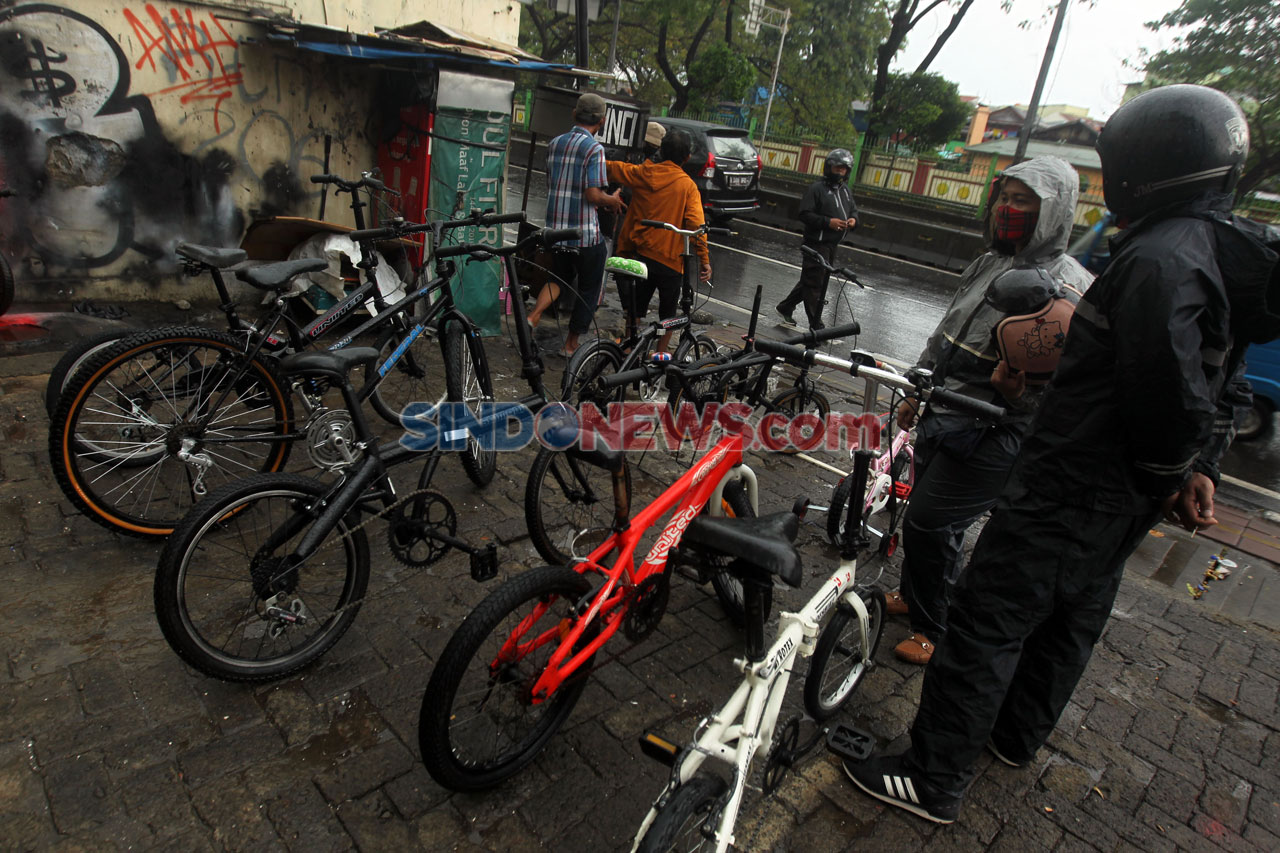 Pandemi COVID-19, Penjual...