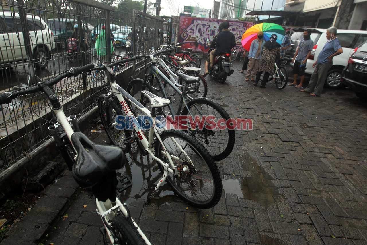 Pandemi COVID-19, Penjual...