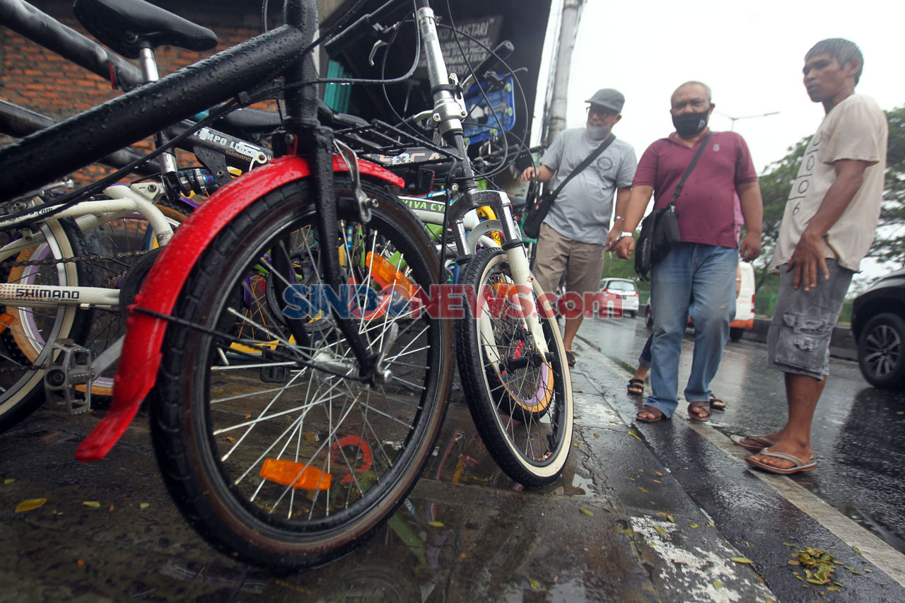 Pandemi COVID-19, Penjual...