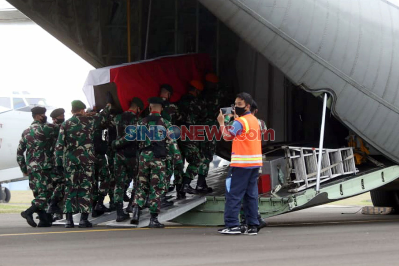 Panglima TNI Lepas Jenazah...
