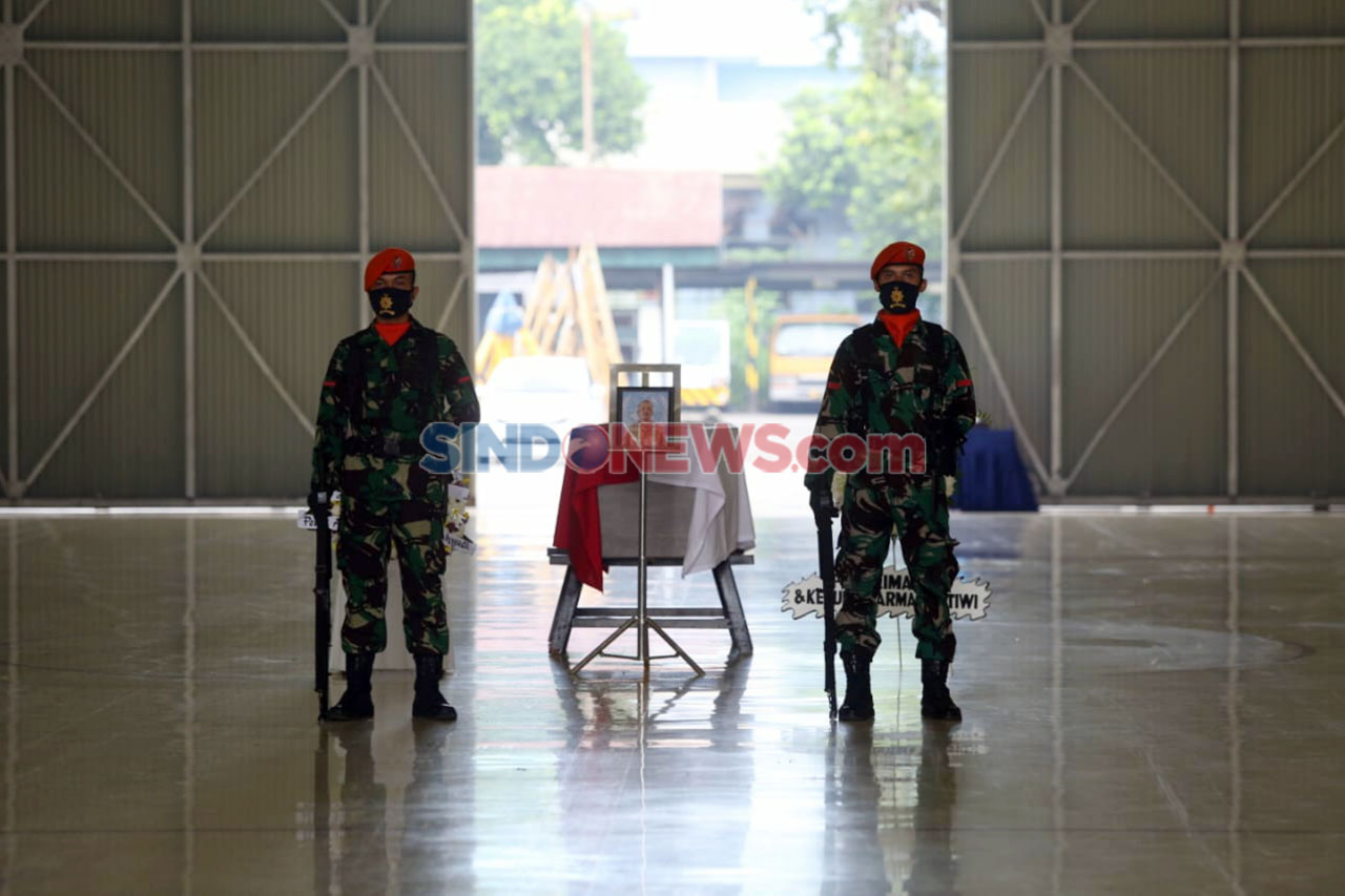Panglima TNI Lepas Jenazah...